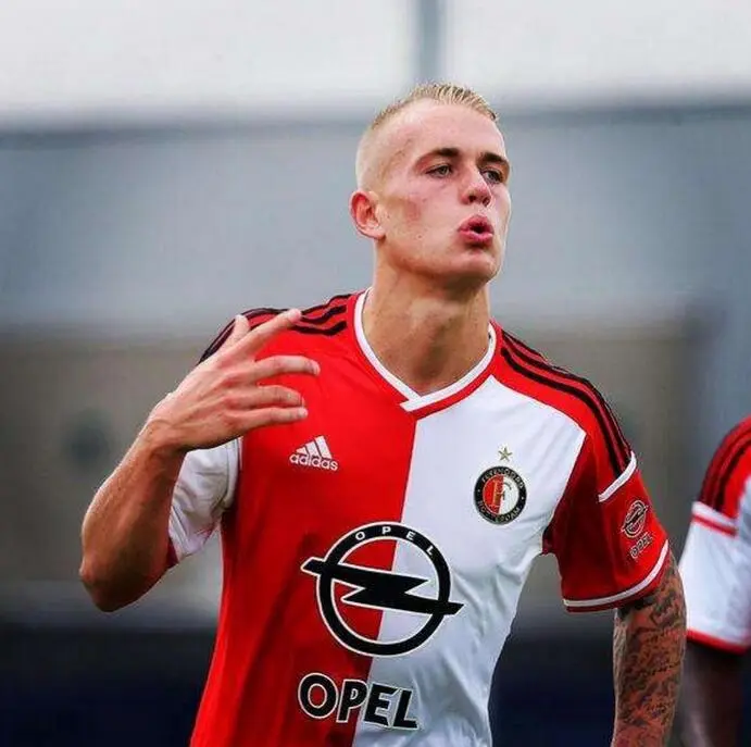 天博中国网站社区盾关键时刻再迎强敌，费耶诺德更衣室发声，主帅态度——底气十足，轮换策略成焦点的简单介绍